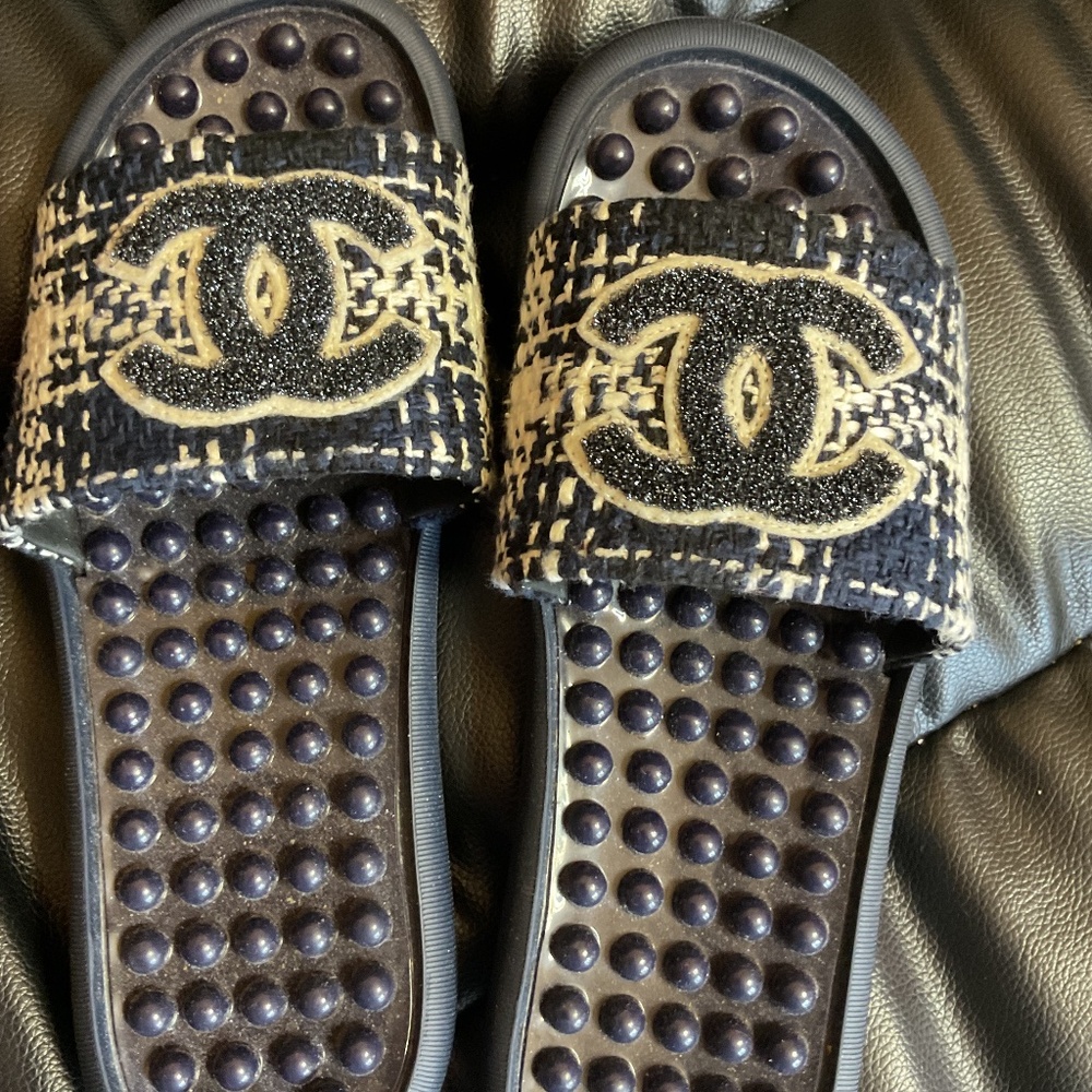 Chanel slides